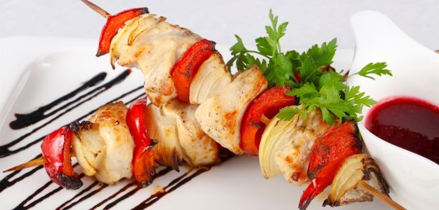 Brochetas de pollo con pimiento