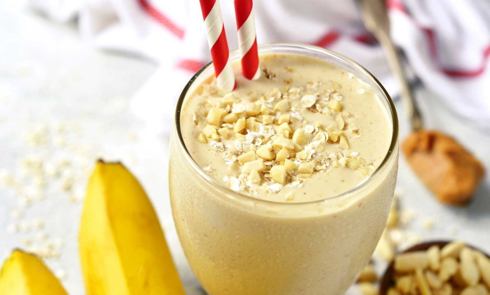 Banana, Peanuts, Oats and Milk Smoothie