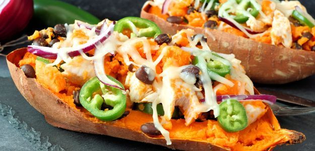 Camote Relleno con Pollo y Queso