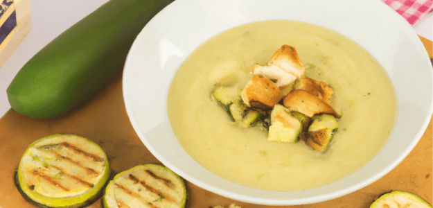 Crema de Zucchini con Pollo Saltado.png