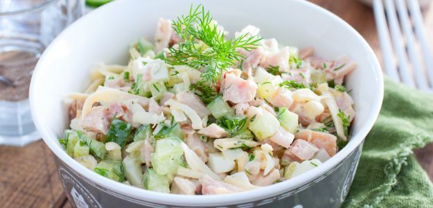 Ensalada de Pavo con Pepino y Alino de Yogurt
