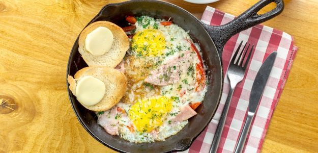 Huevo Frito Especial con Tostadas - desayunos altos en proteína