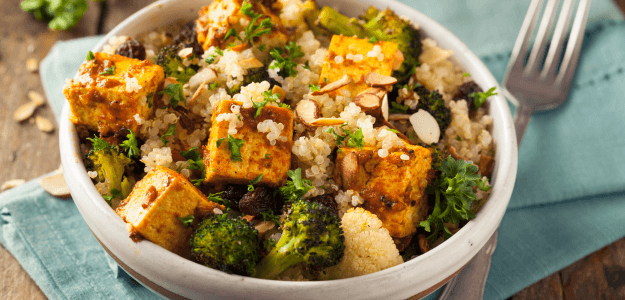 Quinua con Tofu Marinado y Brócoli.png