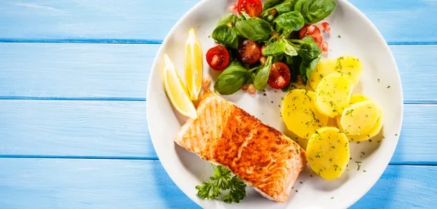 Salmon al Horno con Papas, Tomate y Albahaca