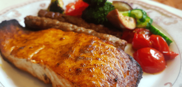 Salmon con verduras al grill.png