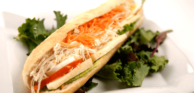 Sandwich de Pollo, Zanahoria, Tomate, Queso y Lechuga.png
