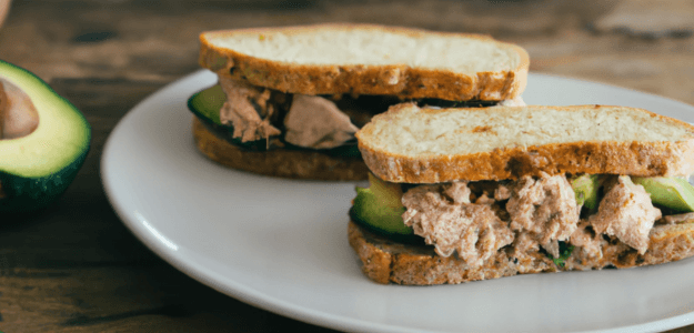 Sandwich de atún y palta.png