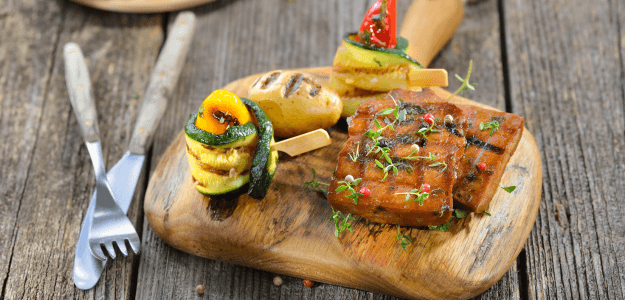 Seitán con Papas y Verduras al Grill.png