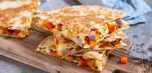 Sincronizadas de Huevos Revueltos y Jamón