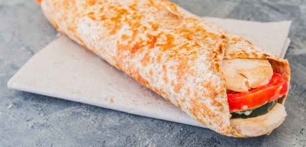 Wrap de Pollo, Tomate y Pepino
