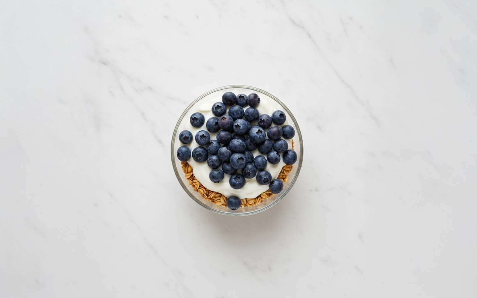 Yogurt Griego con Avena Tostada y Arándanos.jpeg