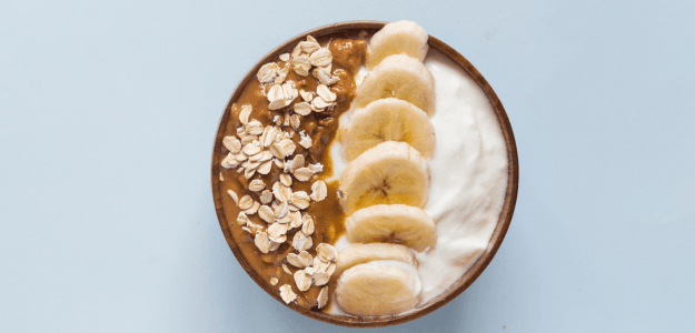 Yogurt con Plátano, Maní y Avena.png