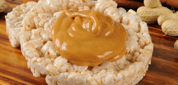 Galleta de arroz con mantequilla de maní