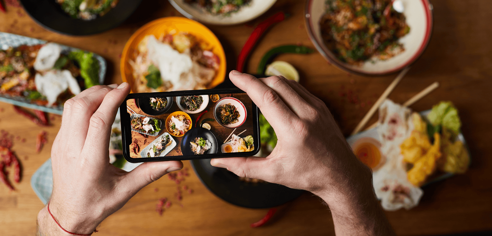 Which nutrition app has the best verified food database and AI tracking tools?
