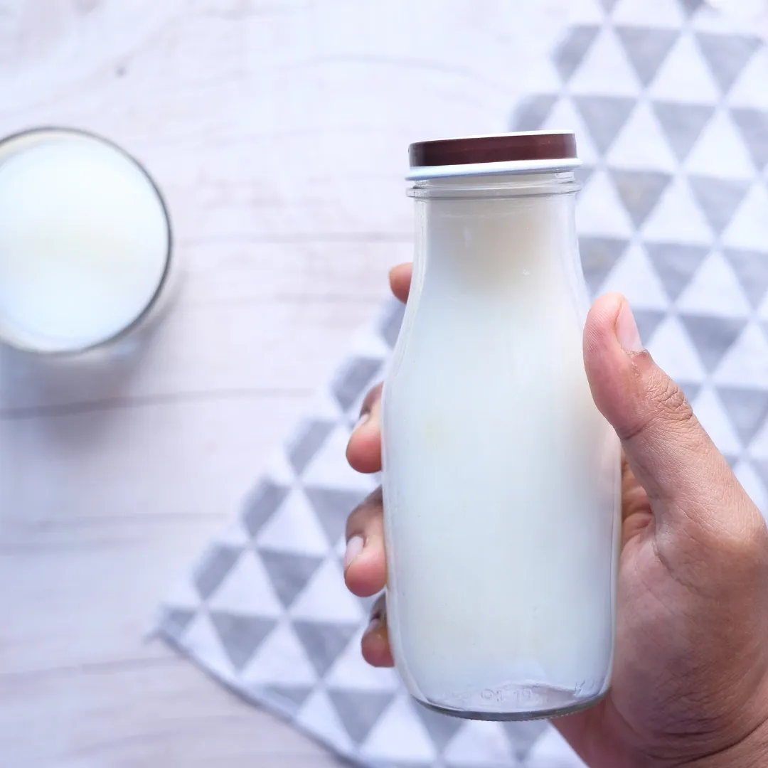 Leche sin grasa, 3.4 g de proteína por 100 g