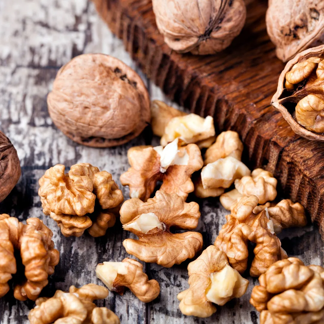 Nueces, 15.2 g de proteína por 100 g
