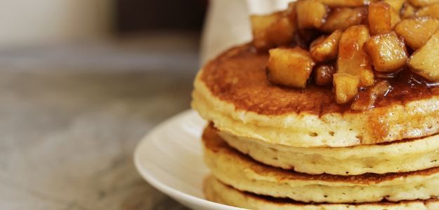Baked Apple Oat Hotcakes