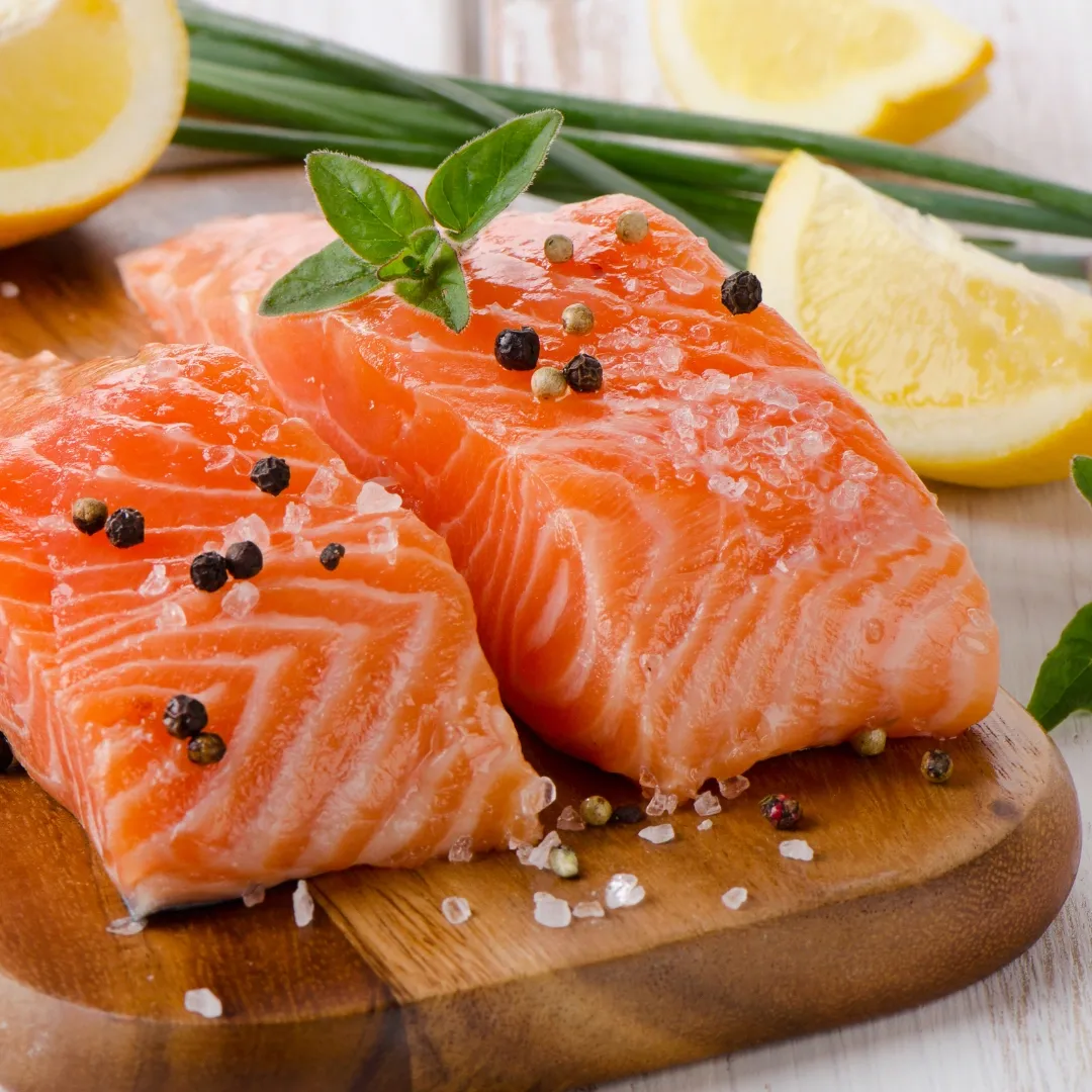 Salmón, 20.1 g de proteína por 100 g
