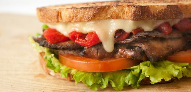 Sandwich de carne con queso