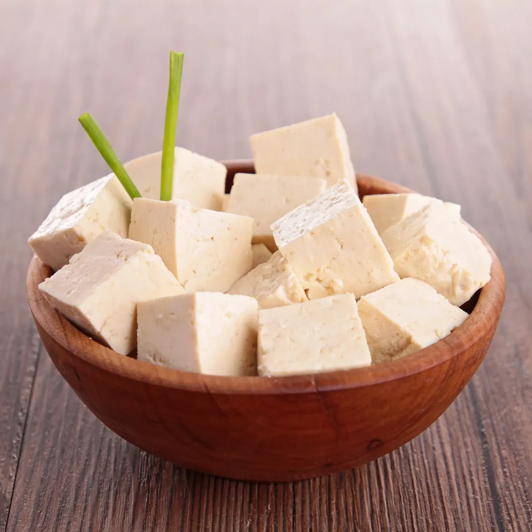 Tofu regular, 8.1 g de proteína por 100 g.