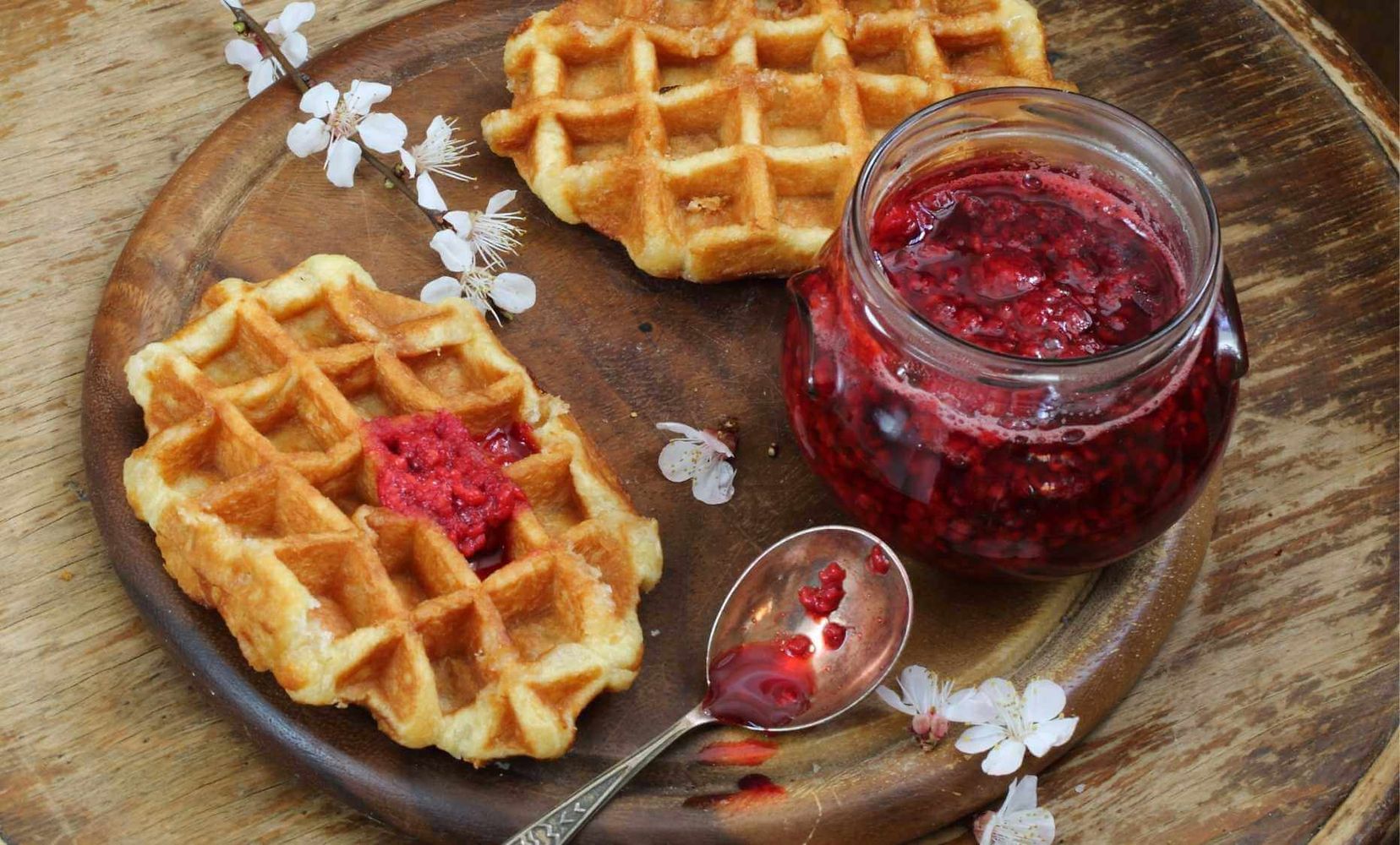 waffle de avena con mermelada de fresa.jpg